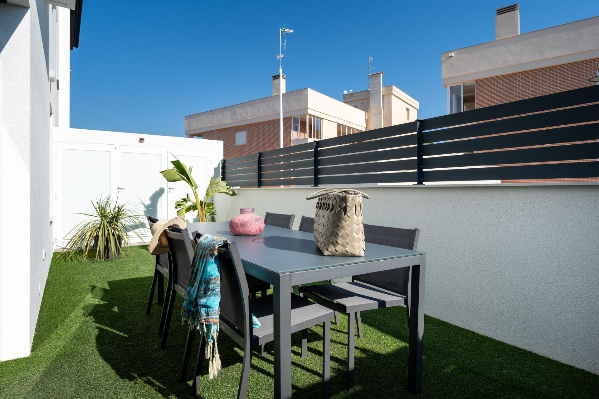 Neubau-Reihenhäuser und Vierfamilienhäuser in Gran Alacant in Strandnähe — 4