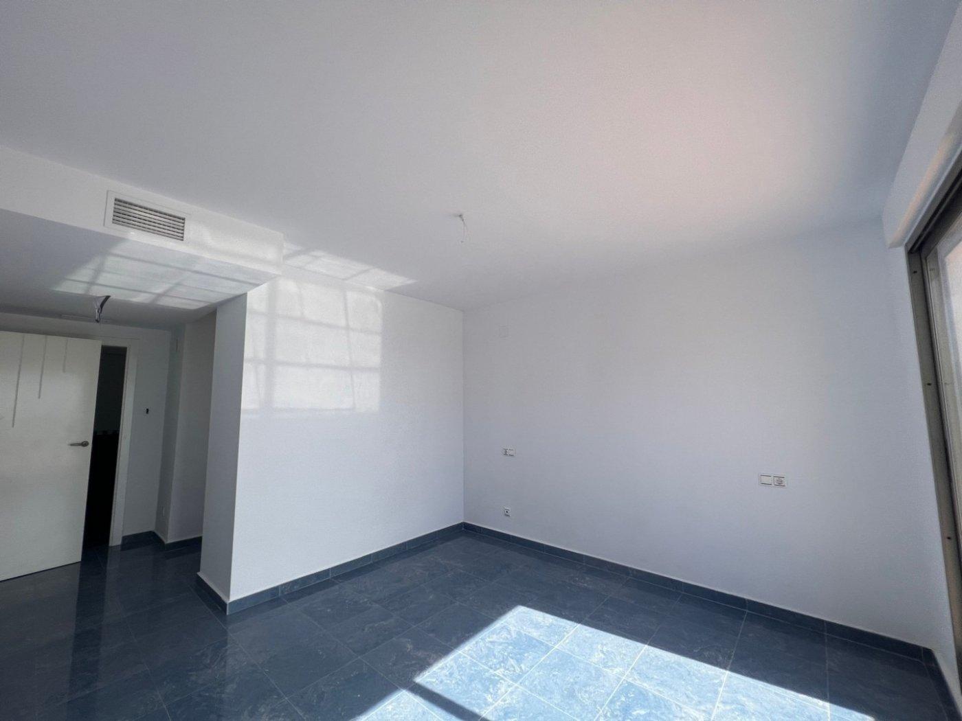 PIĘKNY PENTHOUSE Z WIDOKIEM NA MORZE W CALPE — 10