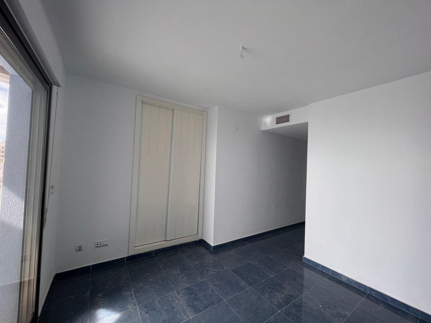 PIĘKNY PENTHOUSE Z WIDOKIEM NA MORZE W CALPE — 12