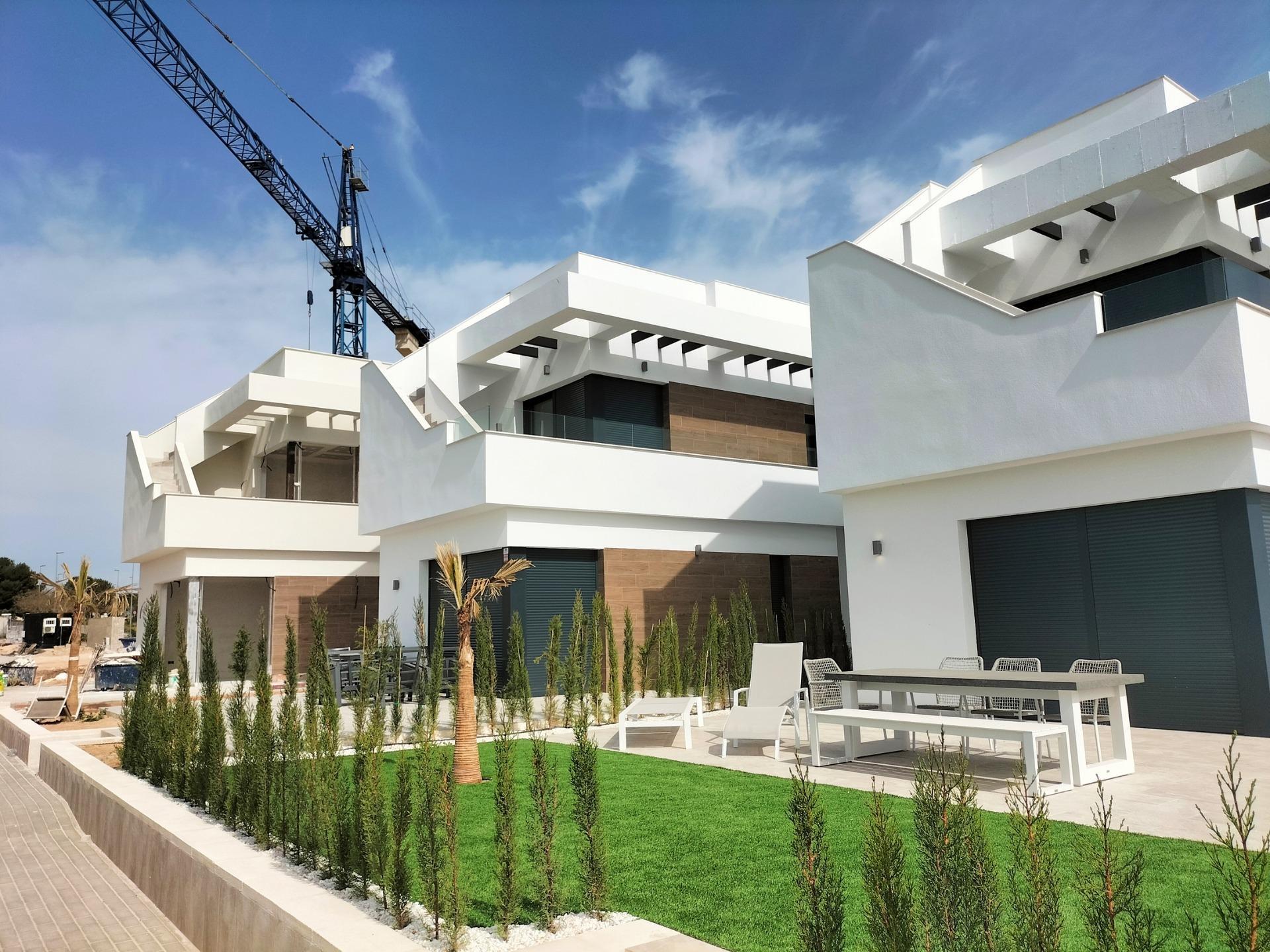 NOUVELLES VILLAS À PILAR DE LA HORADADA SUR LE TERRAIN DE GOLF