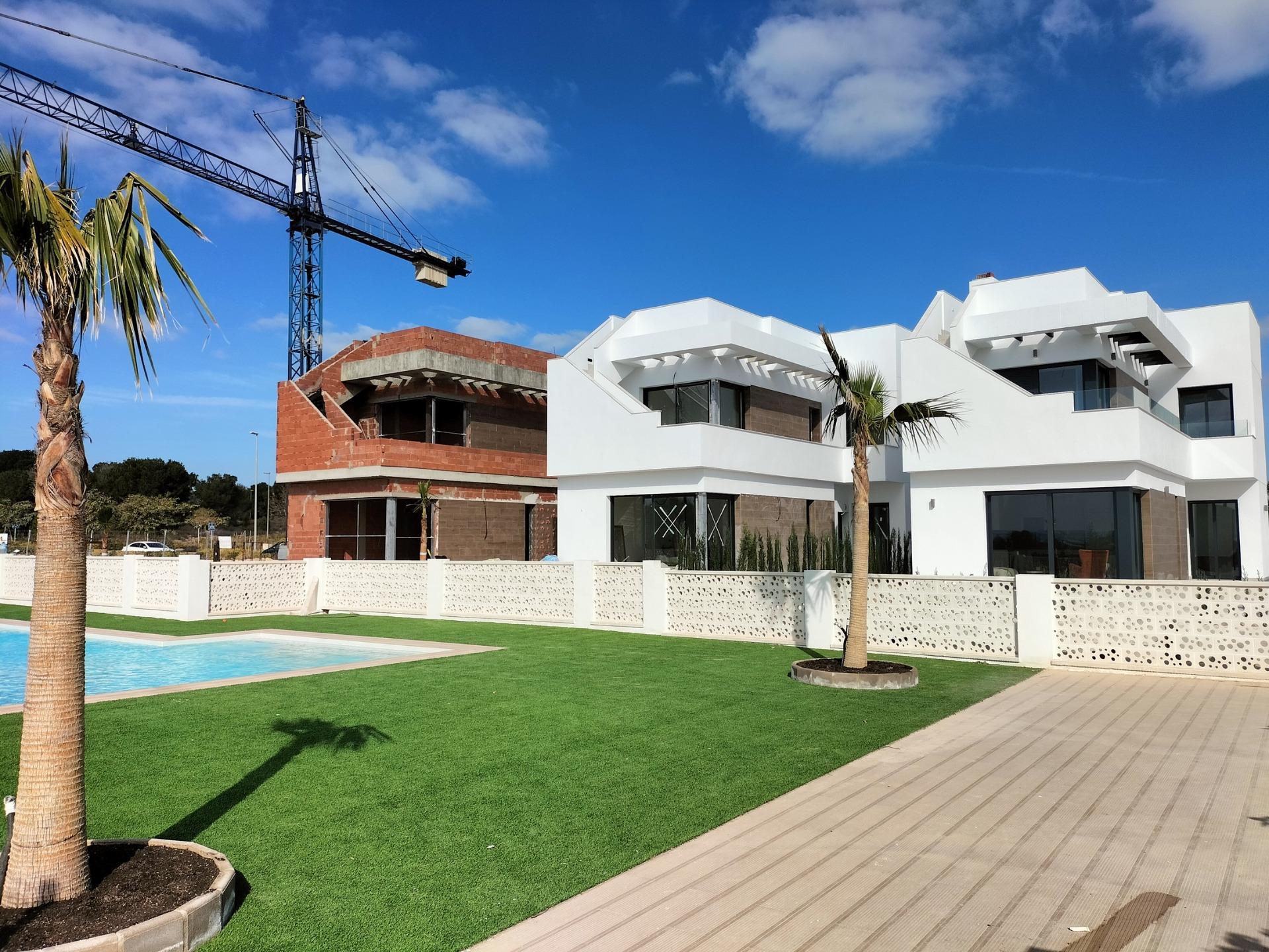 VILLAS DE OBRA NUEVA EN PILAR DE LA HORADADA EN EL CAMPO DE GOLF — 2