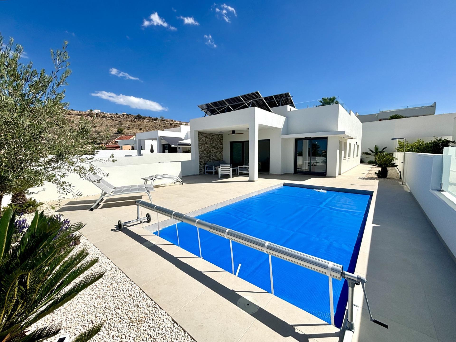 NEW BUILD VILLAS IN ROJALES