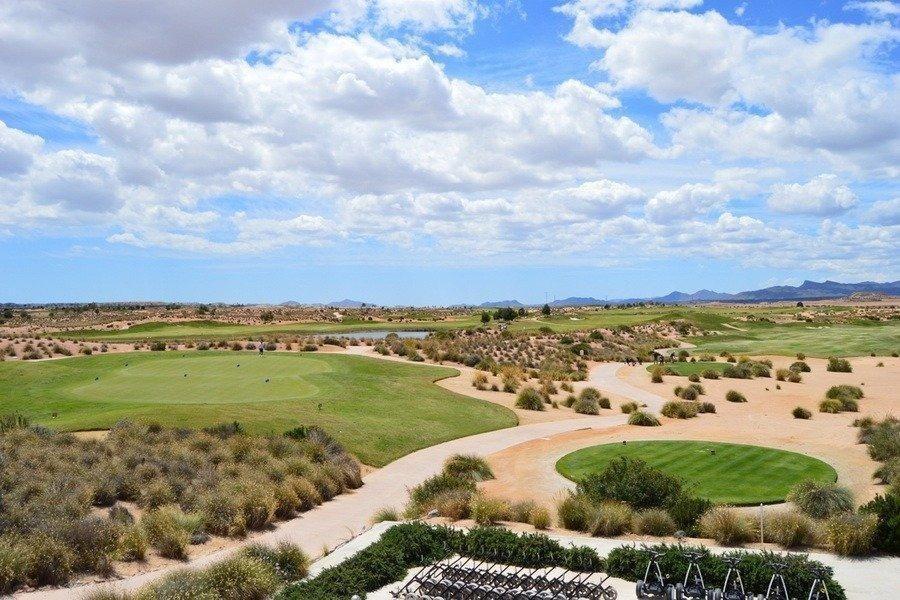 NOWY BUDYNEK WILLE W CONDADO DE ALHAMA POLE GOLFOWE — 4