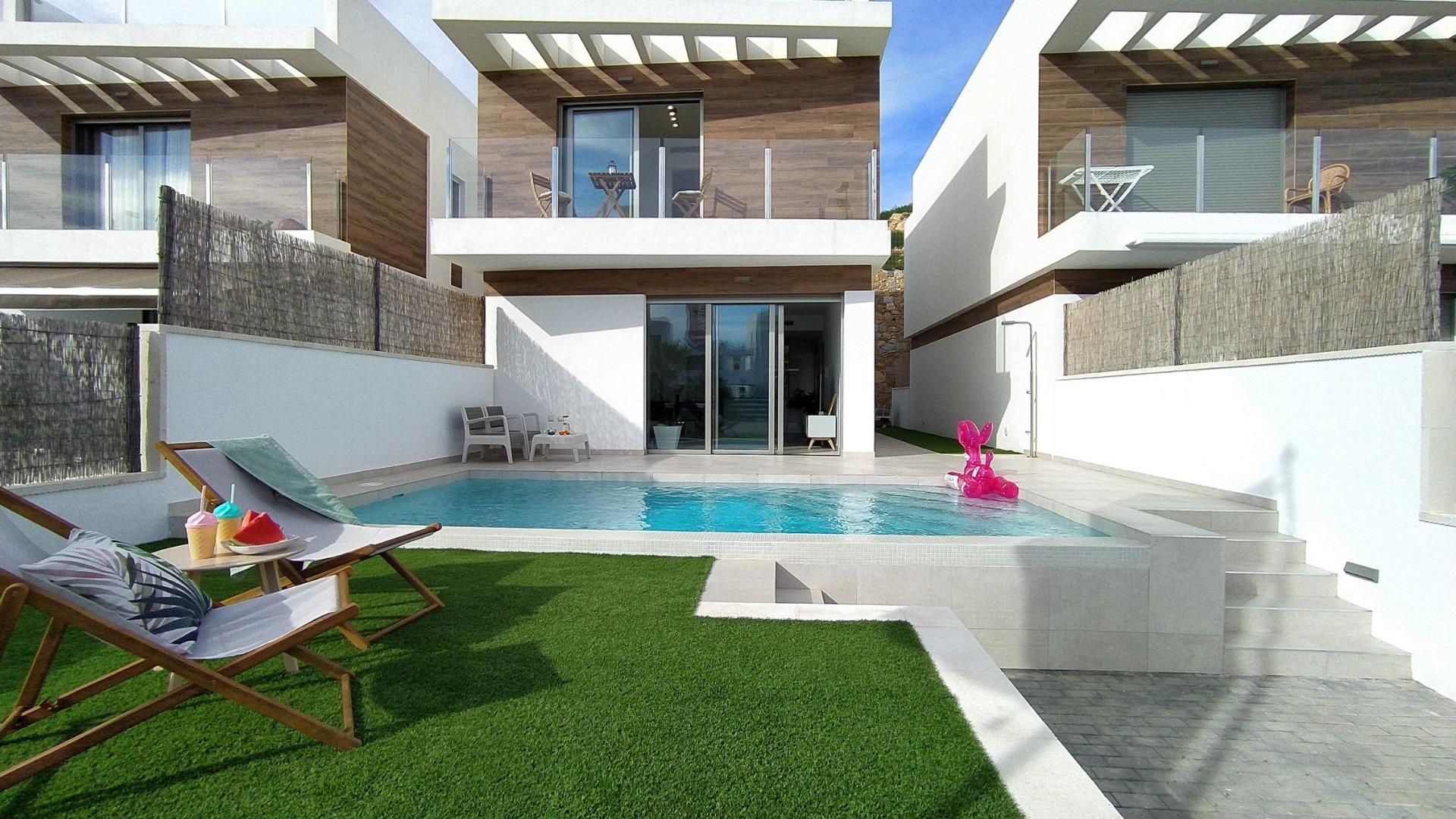 NEUBAU MODERNE VILLEN IN VILLAMARTIN