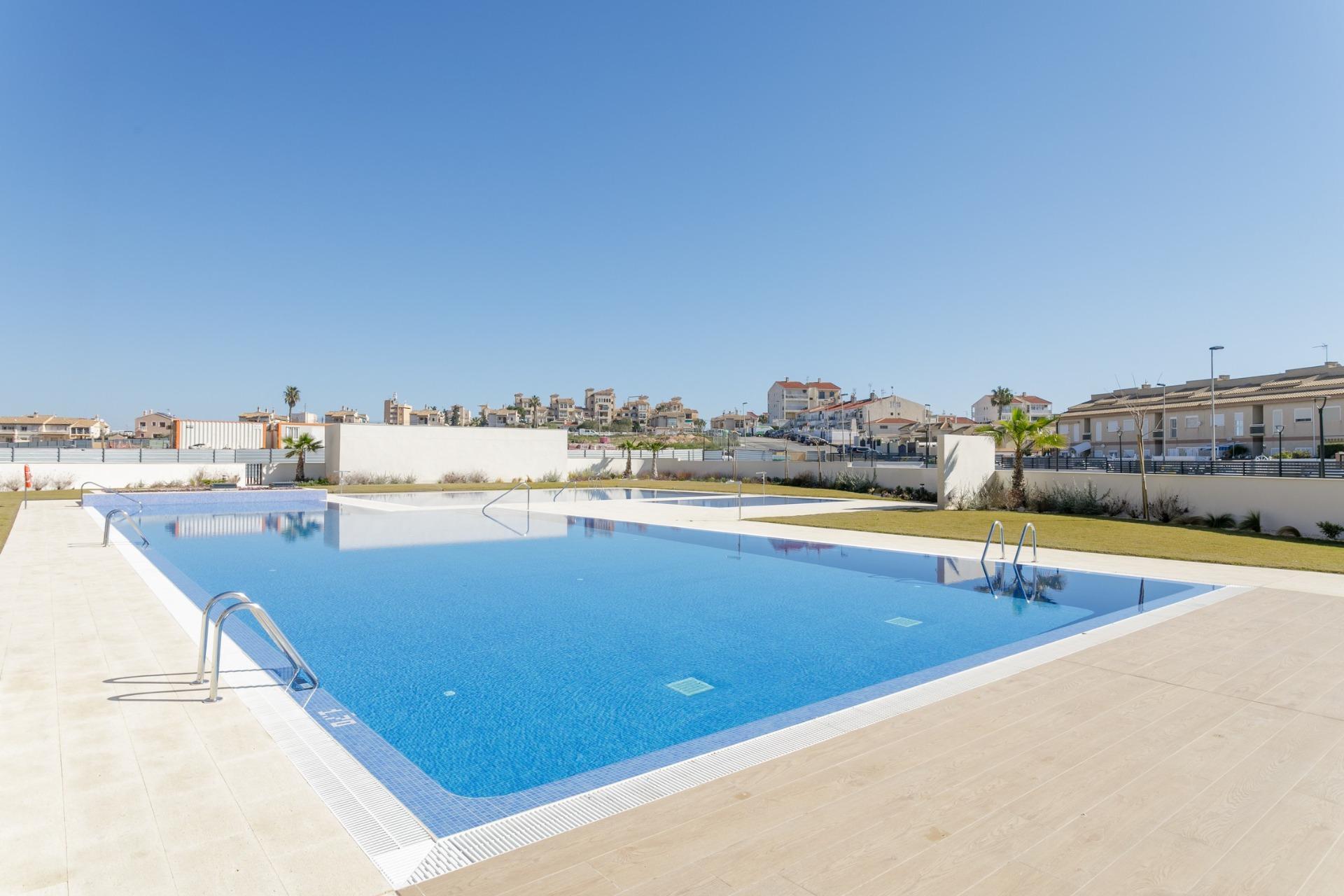 URBANISATION FERMÉE DE NOUVELLE CONSTRUCTION À TORREVIEJA À SEULEMENT 700M DE LA PLAGE — 4