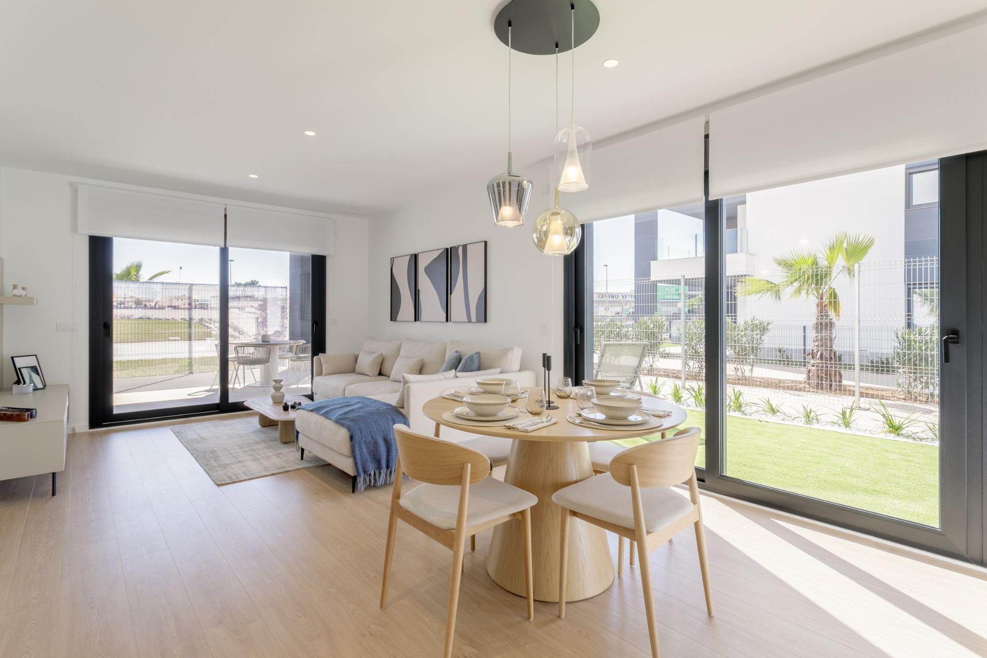 NEW BUILD GATED URBANIZATION IN TORREVIEJA ONLY 700M FROM THE BEACH — 10