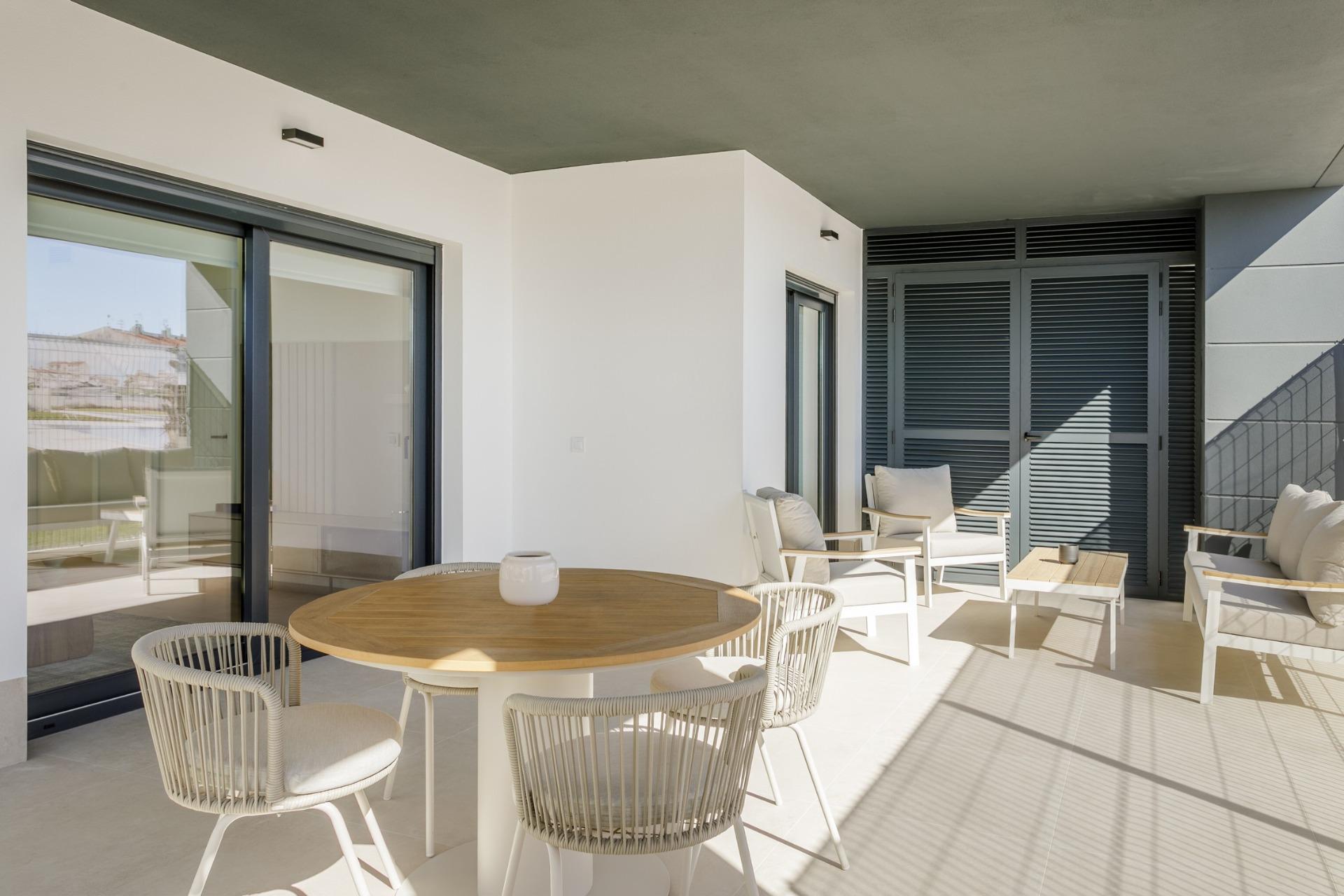 NEW BUILD GATED URBANIZATION IN TORREVIEJA ONLY 700M FROM THE BEACH — 7