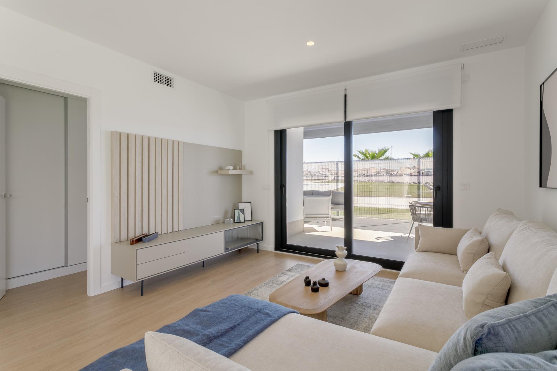 NEW BUILD GATED URBANIZATION IN TORREVIEJA ONLY 700M FROM THE BEACH — 9
