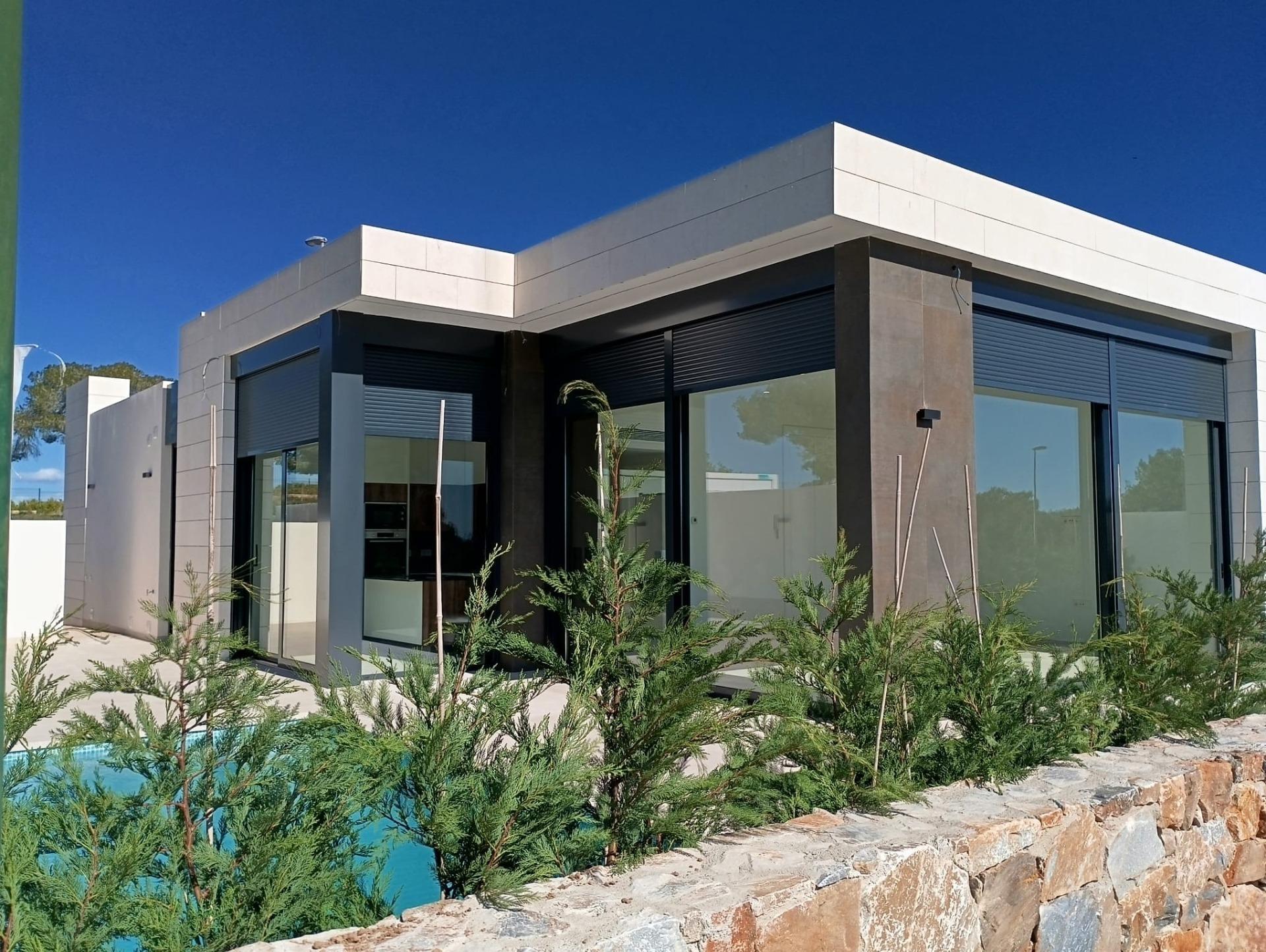 VILLAS NEUVES A PILAR DE LA HORADADA SUR LE TERRAIN DE GOLF