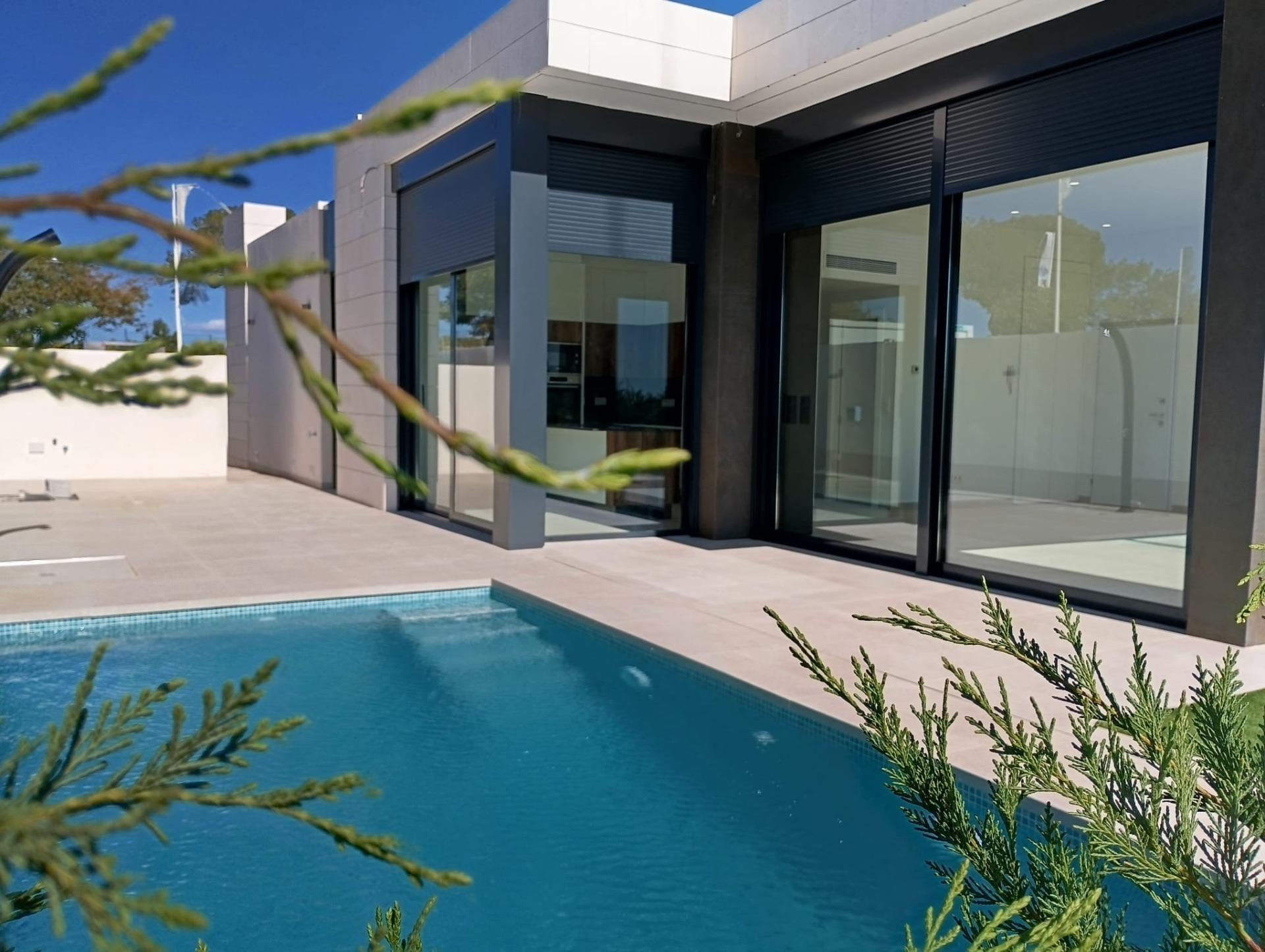 VILLAS DE OBRA NUEVA EN PILAR DE LA HORADADA EN EL CAMPO DE GOLF — 3