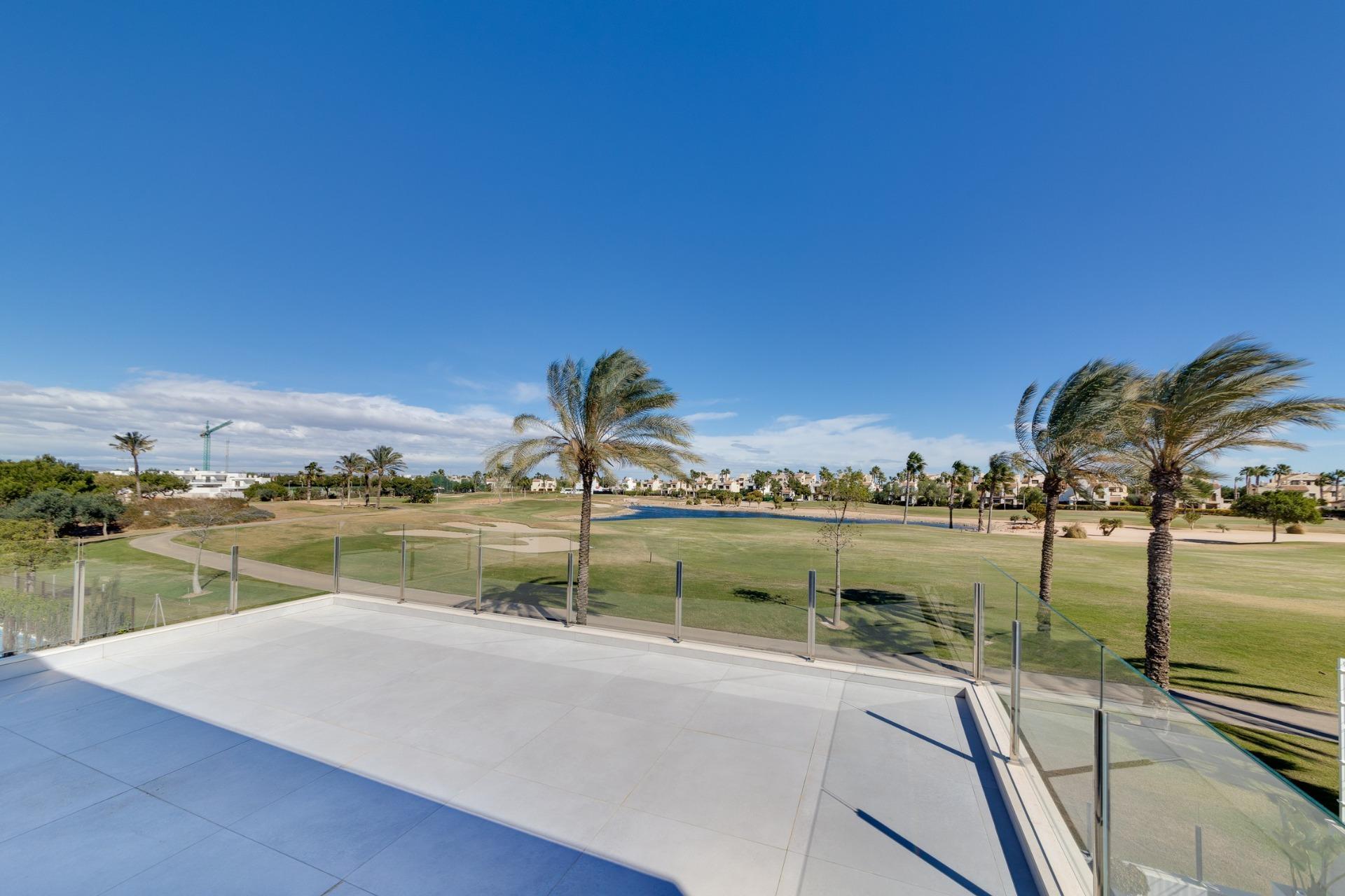 VILLAS DE OBRA NUEVA EN PILAR DE LA HORADADA EN EL CAMPO DE GOLF — 2