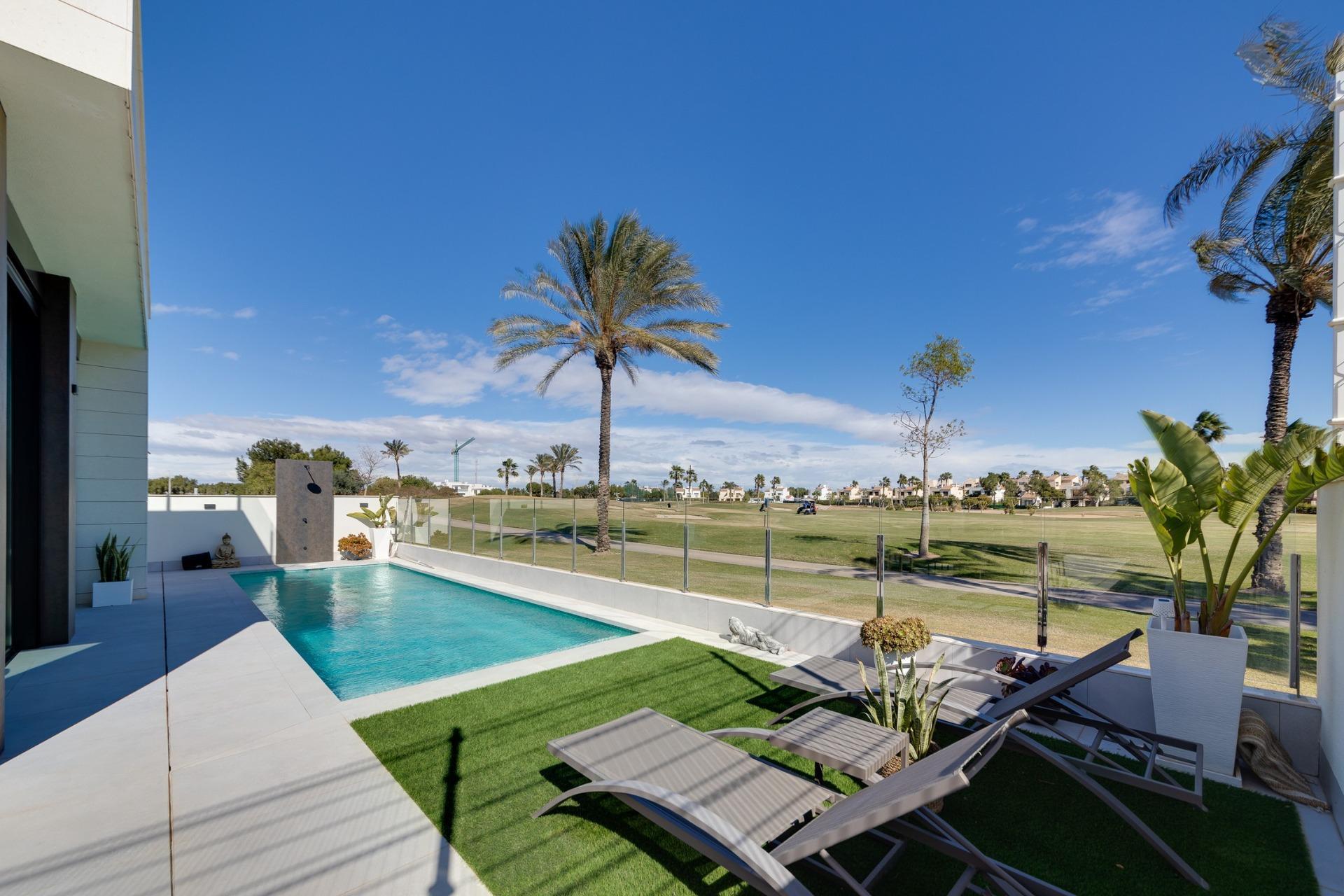 VILLAS DE OBRA NUEVA EN PILAR DE LA HORADADA EN EL CAMPO DE GOLF — 4