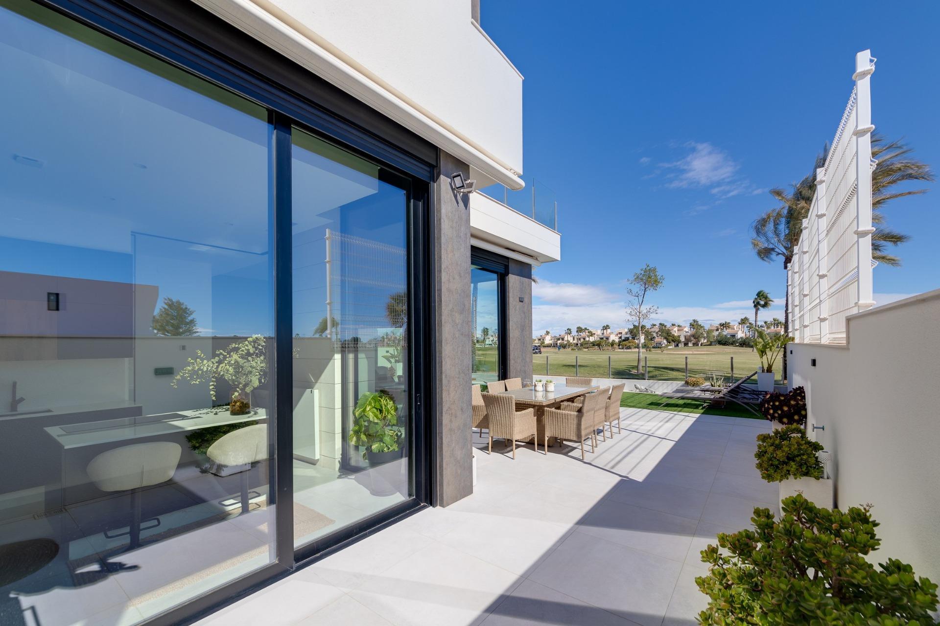 VILLAS DE OBRA NUEVA EN PILAR DE LA HORADADA EN EL CAMPO DE GOLF — 8