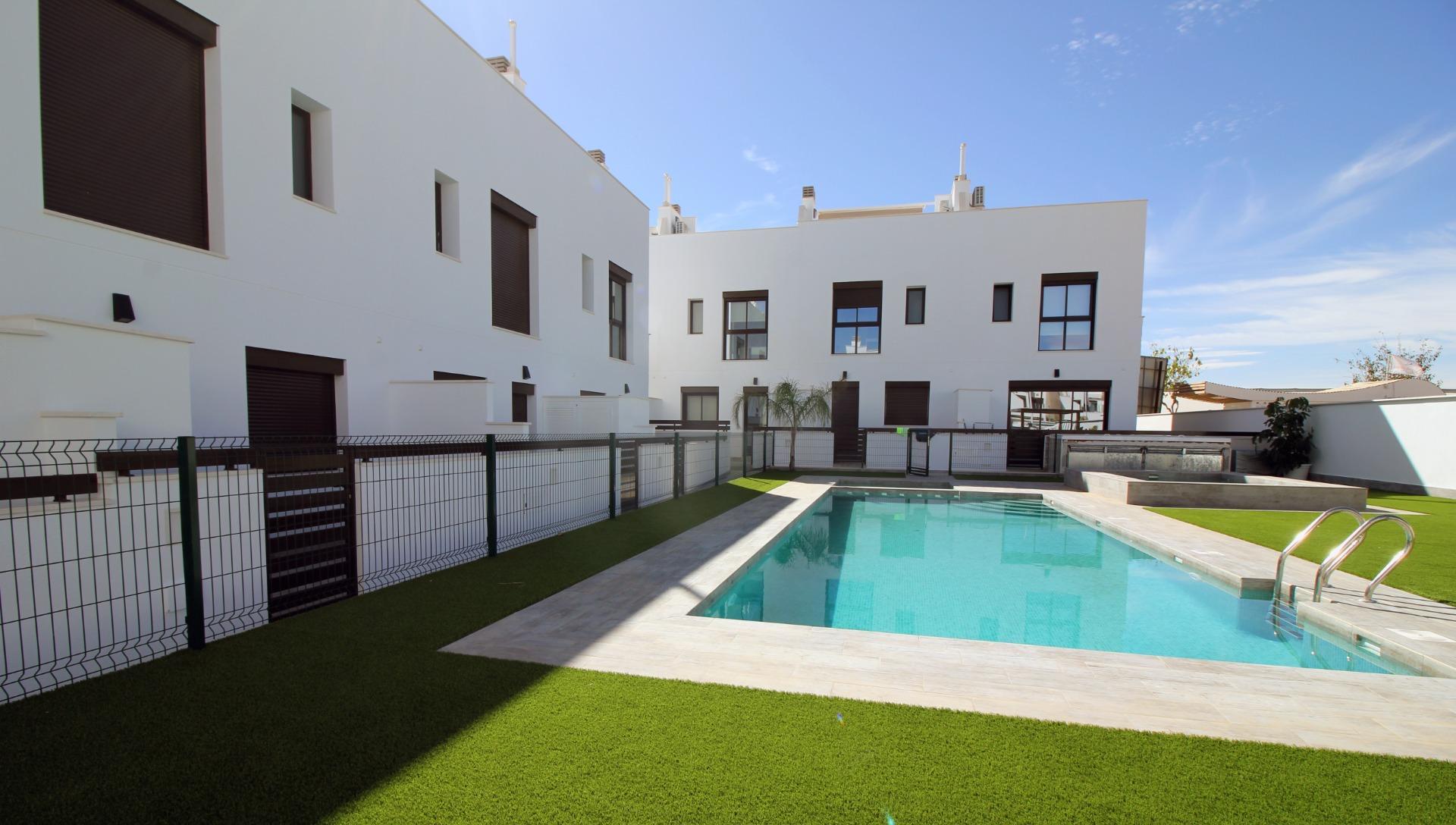 Modernas casas adosadas y pareadas en Pilar de la Horadada — 2