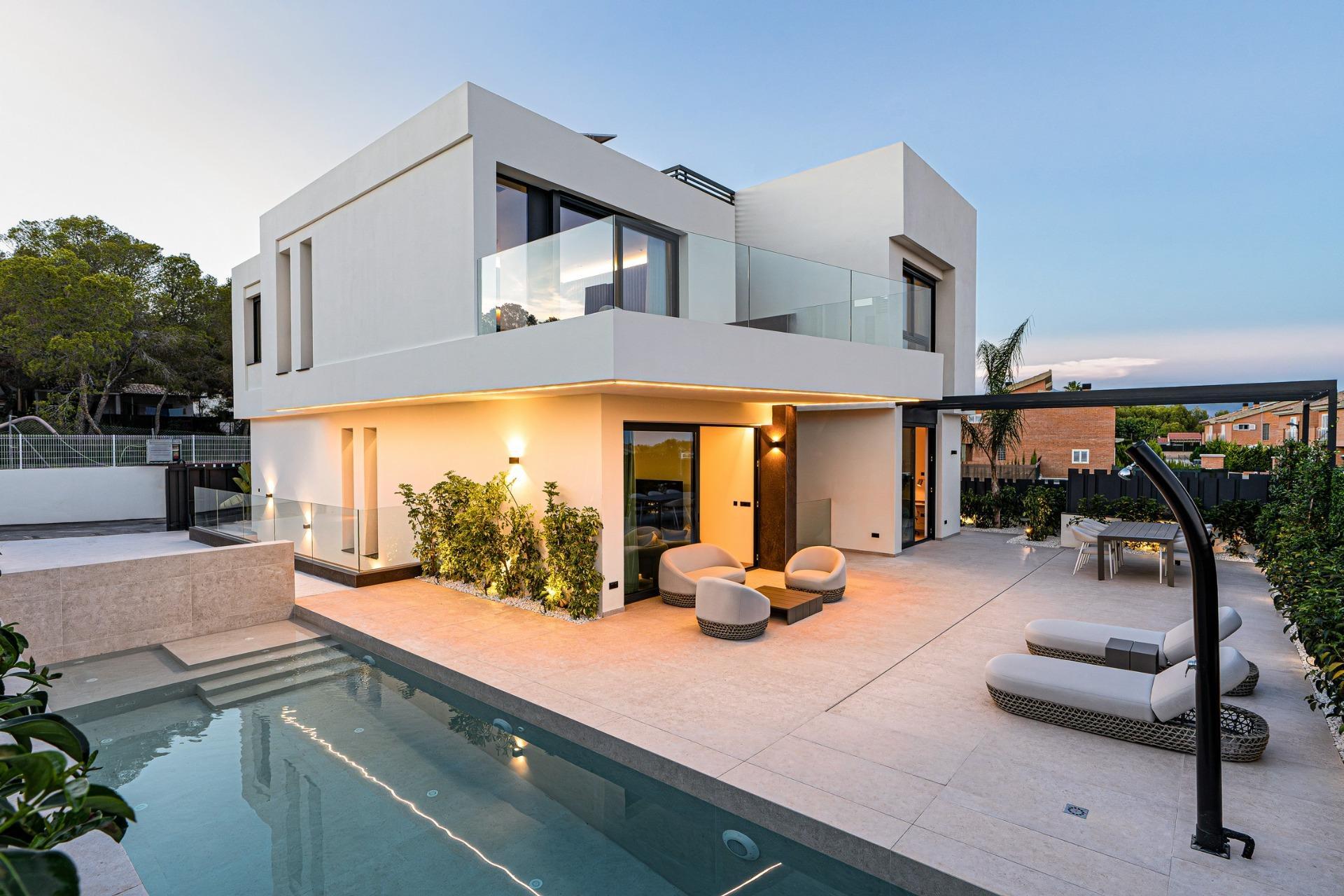 Exclusivas villas de nueva construcción con piscina privada en La Nucía, cerca de Benidorm