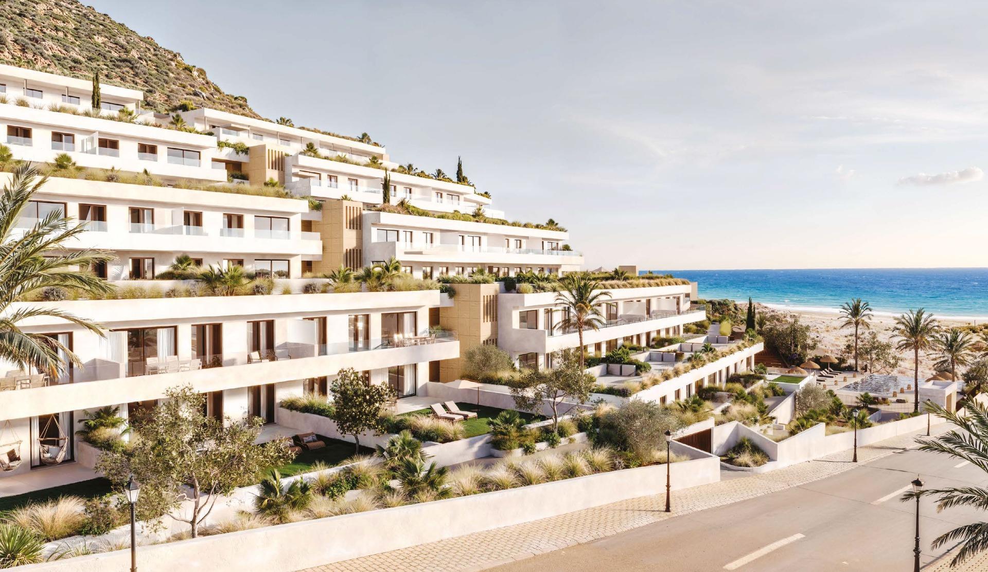 Apartamentos y áticos de nueva construcción frente al mar en venta en Macenas, Almería — 3