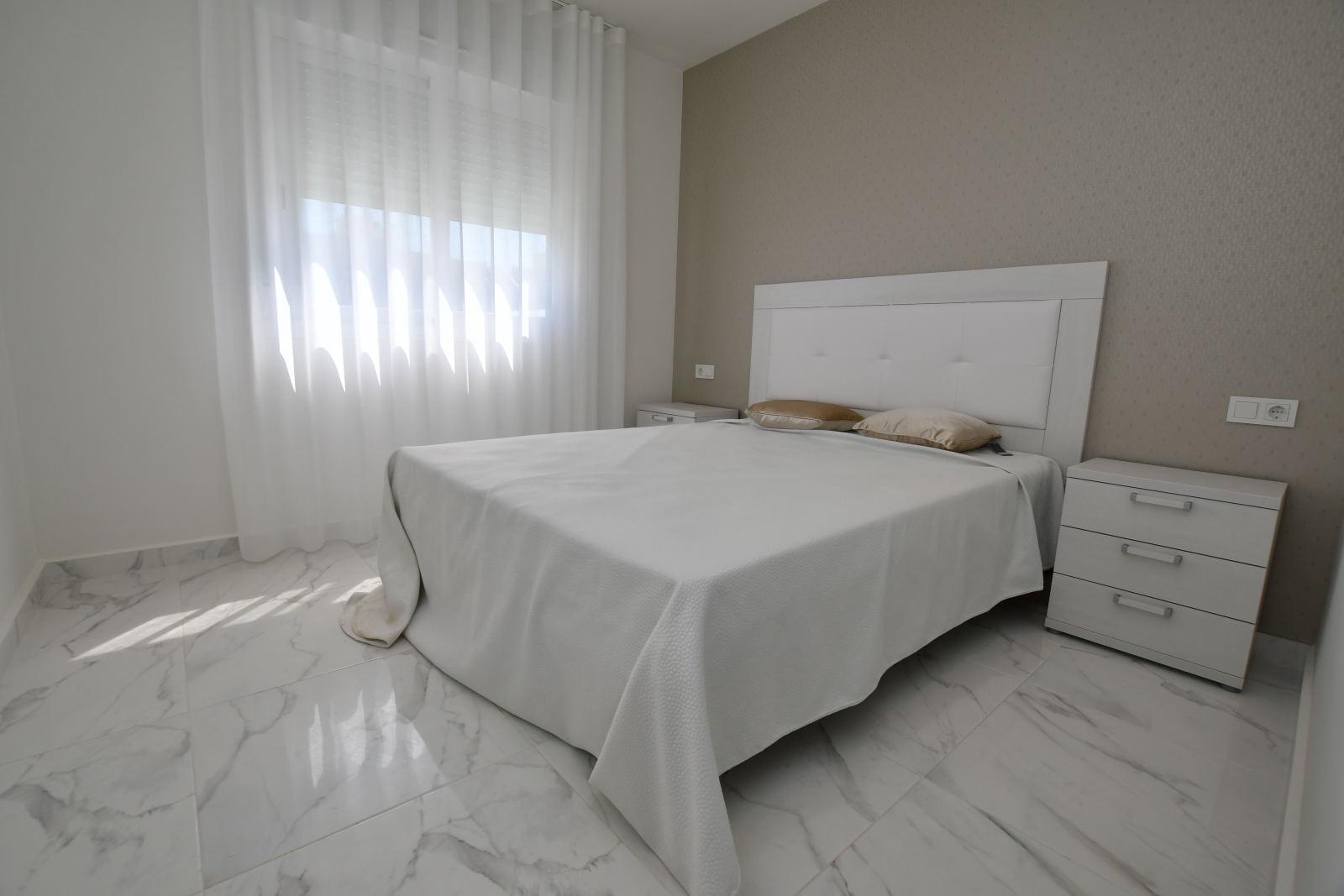 Nowe bungalowy w San Miguel de Salinas – natura, golf i komfort — 11