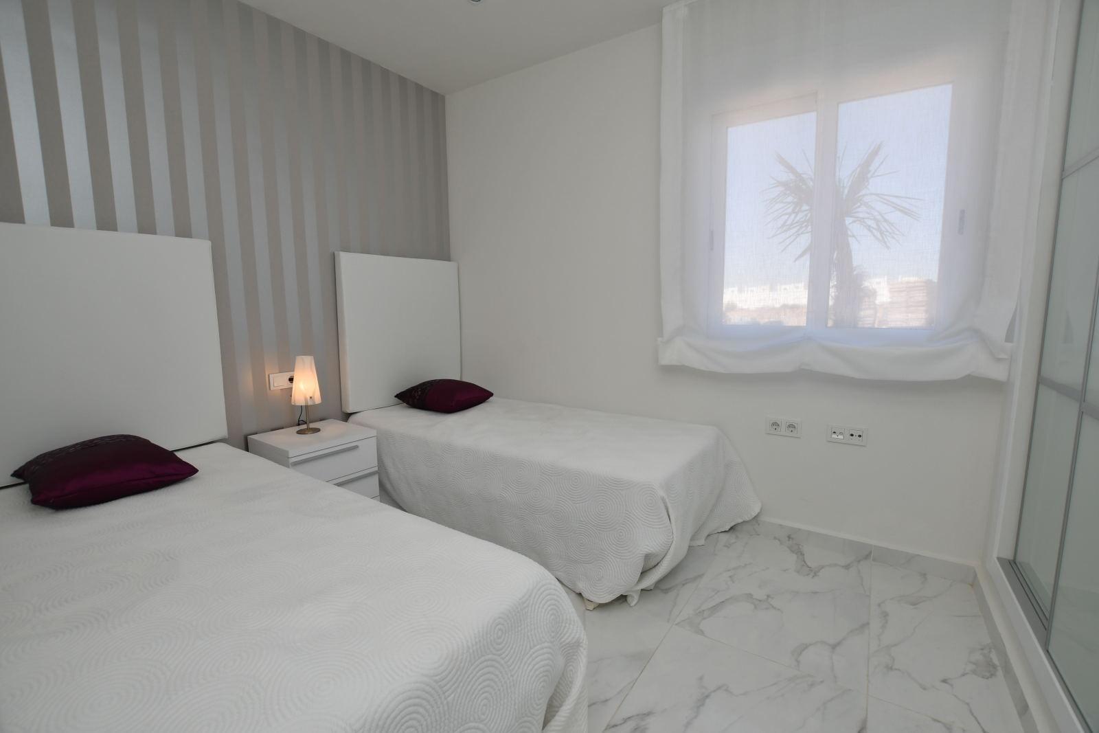 Nowe bungalowy w San Miguel de Salinas – natura, golf i komfort — 12