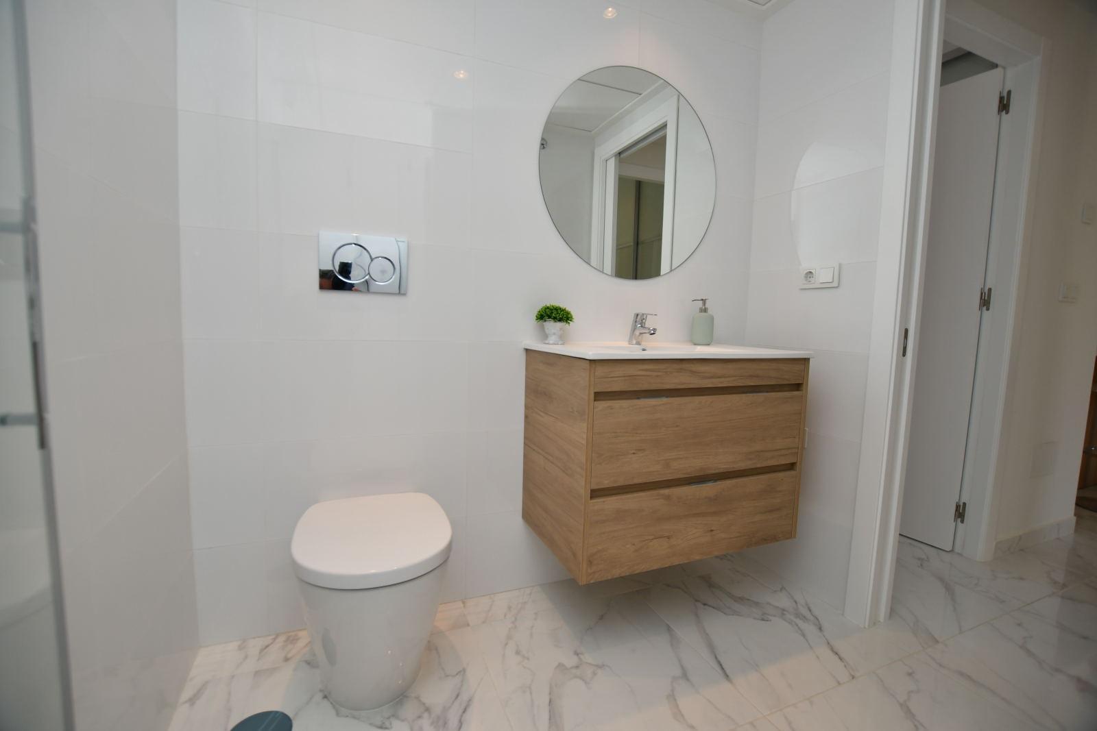 Nowe bungalowy w San Miguel de Salinas – natura, golf i komfort — 15