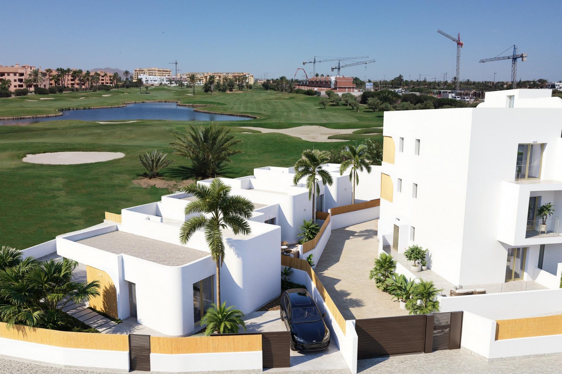Complejo residencial de nueva construcción en Los Alcázares, en primera línea del campo de golf Serena — 3