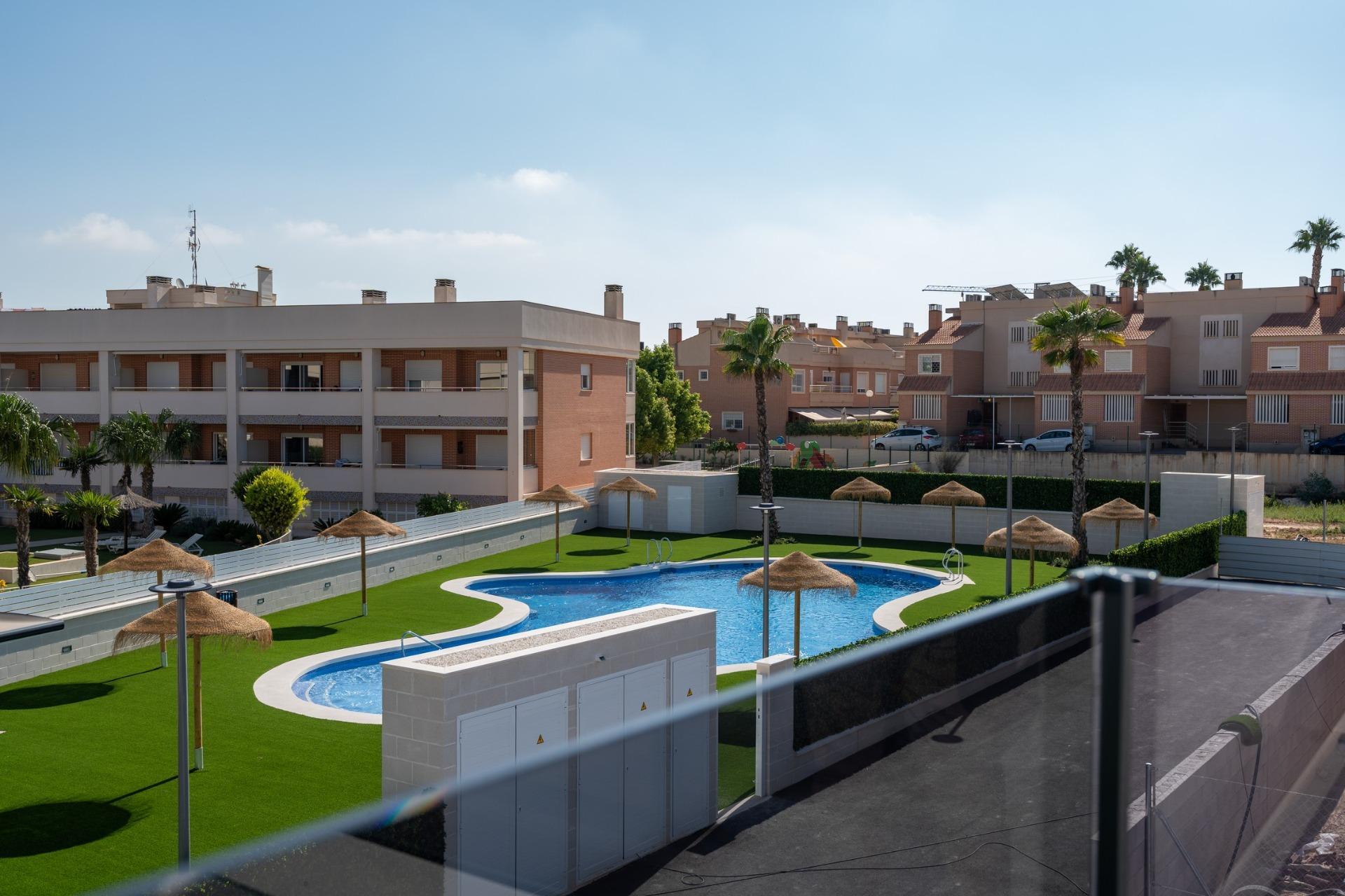 3 BEDROOM BUNGALOWS IN EXCLUSIVE RESIDENTIAL IN GRAN ALACANT! — 2