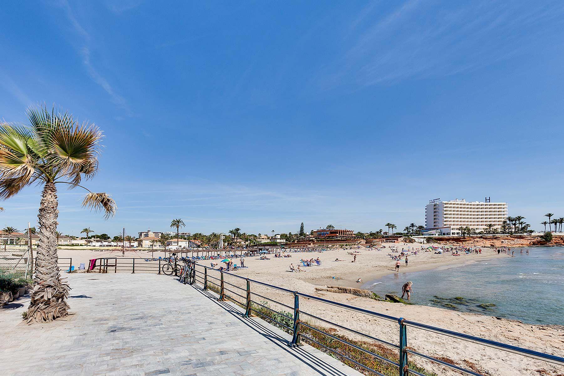 Villa in La Zenia die het concept van mediterrane luxe herdefinieert — 12