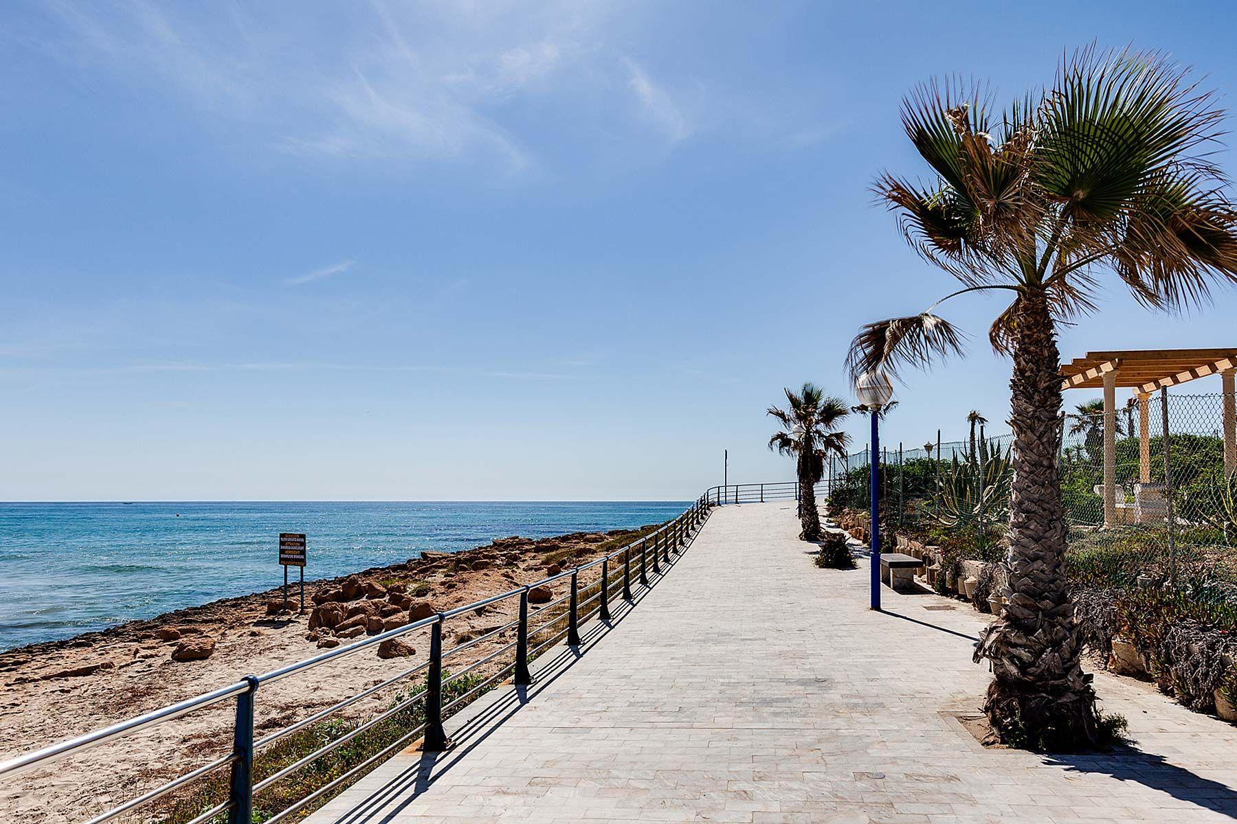 Villa in La Zenia die het concept van mediterrane luxe herdefinieert — 13