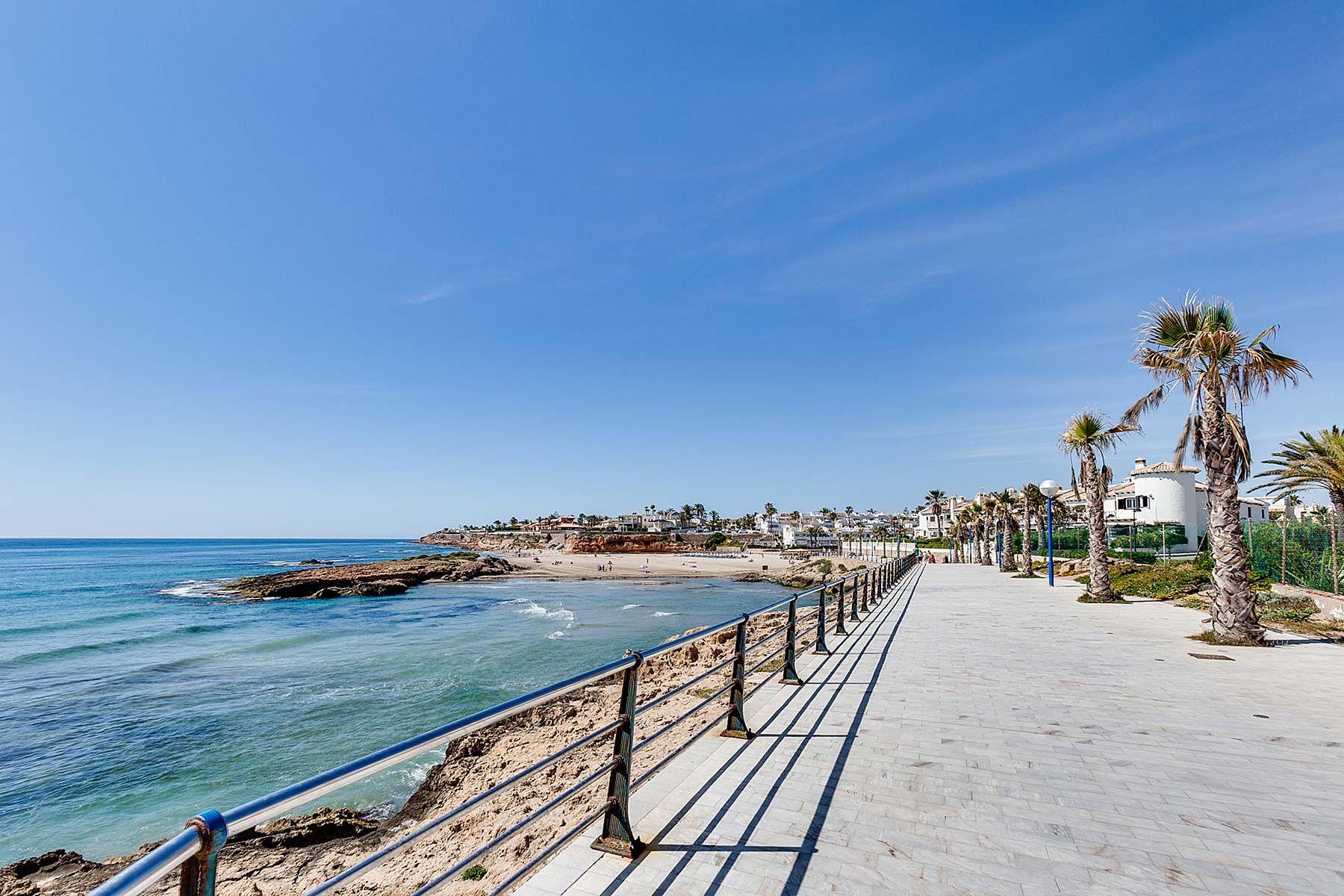 Villa in La Zenia die het concept van mediterrane luxe herdefinieert — 14