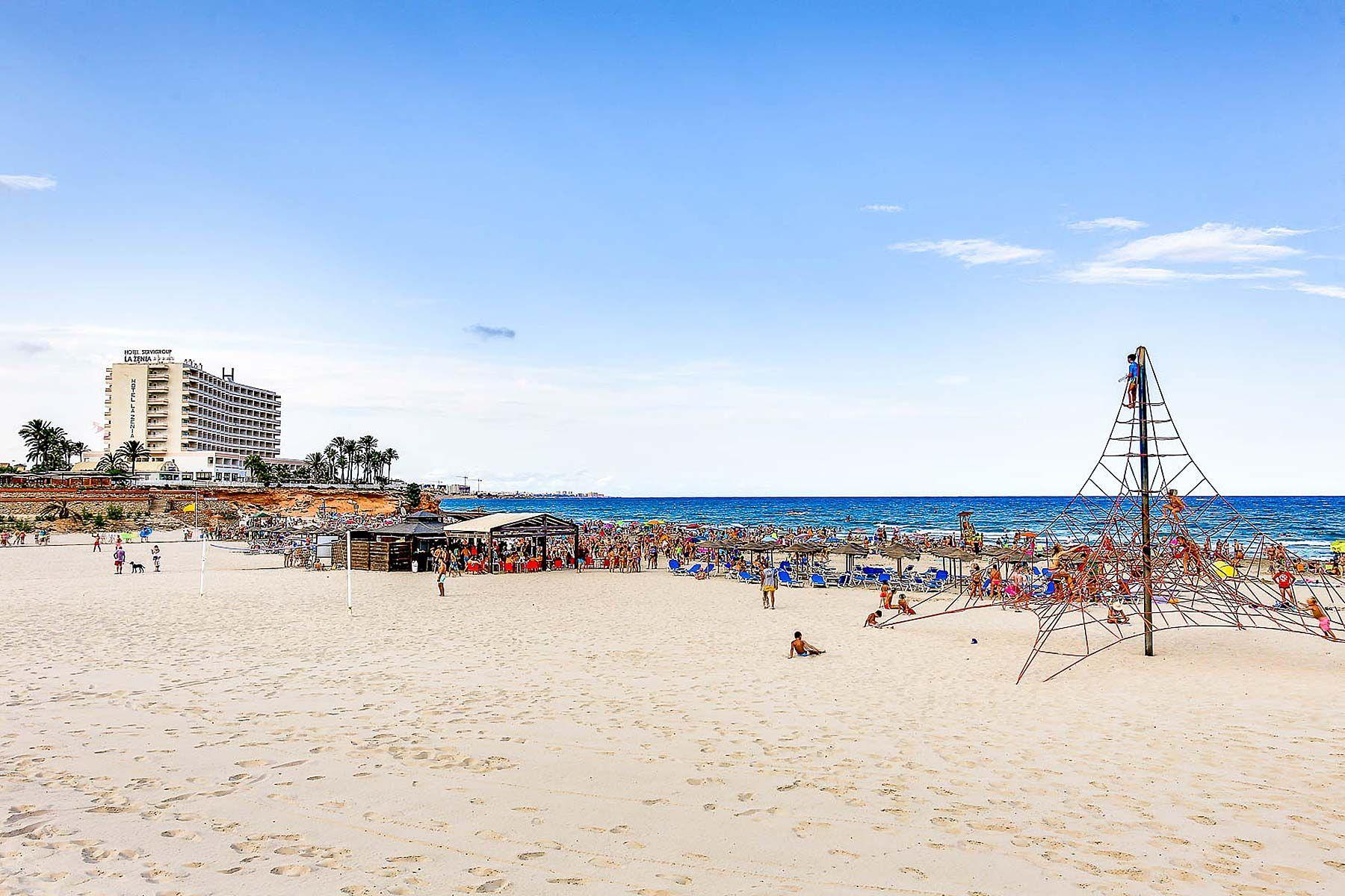 Villa in La Zenia die het concept van mediterrane luxe herdefinieert — 15