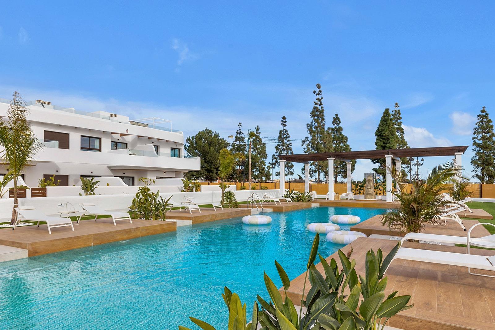 Complejo residencial de nueva construcción cerca de Serena Golf y el Mar Menor en Los Alcázares