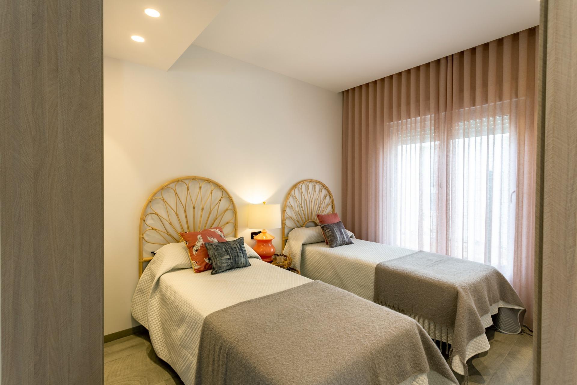 Villas pareadas de obra nueva con piscina privada en La Finca Golf Resort, Algorfa — 13