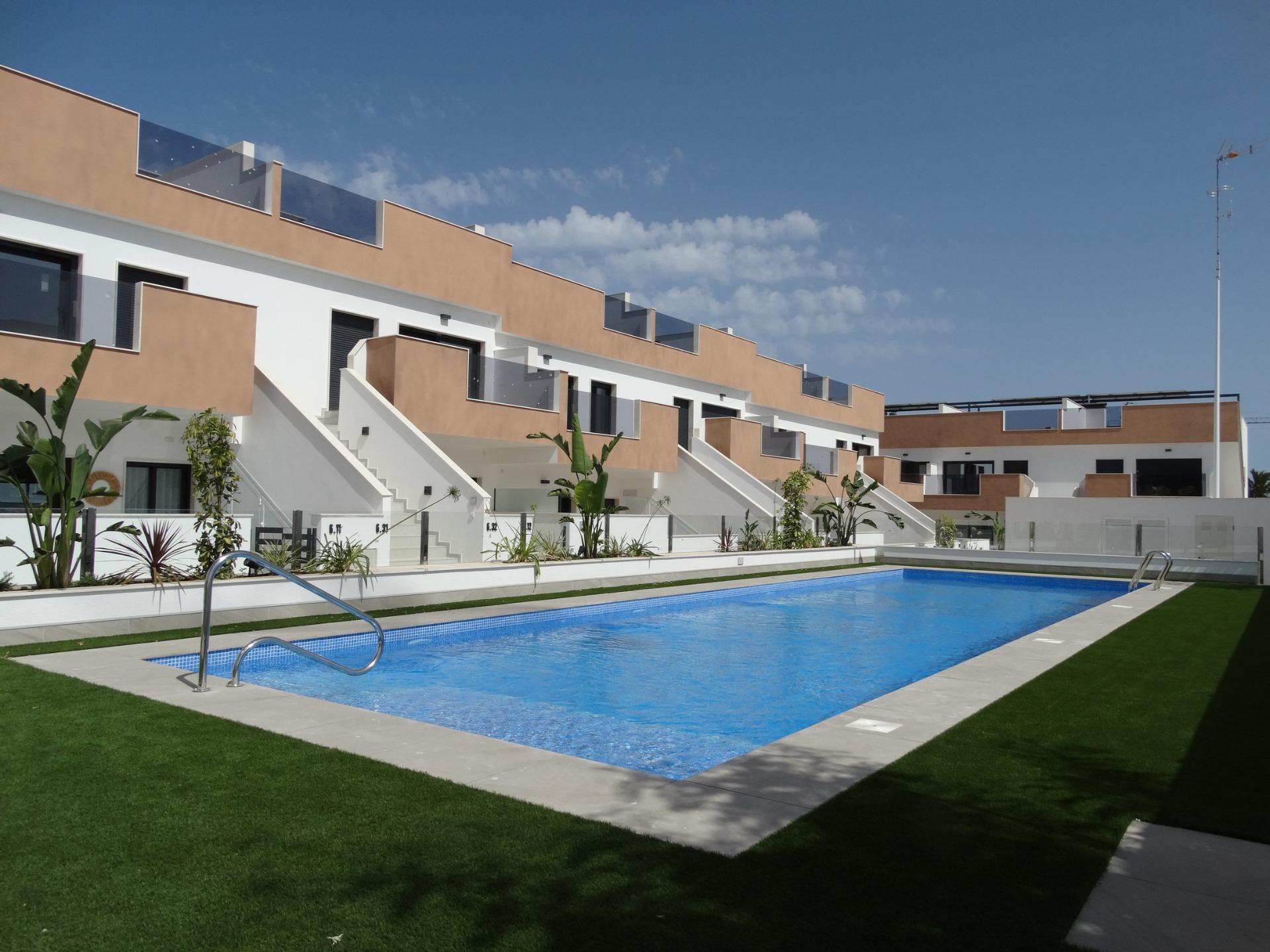 Bungalows modernos de nueva construcción en venta en Pilar de la Horadada
