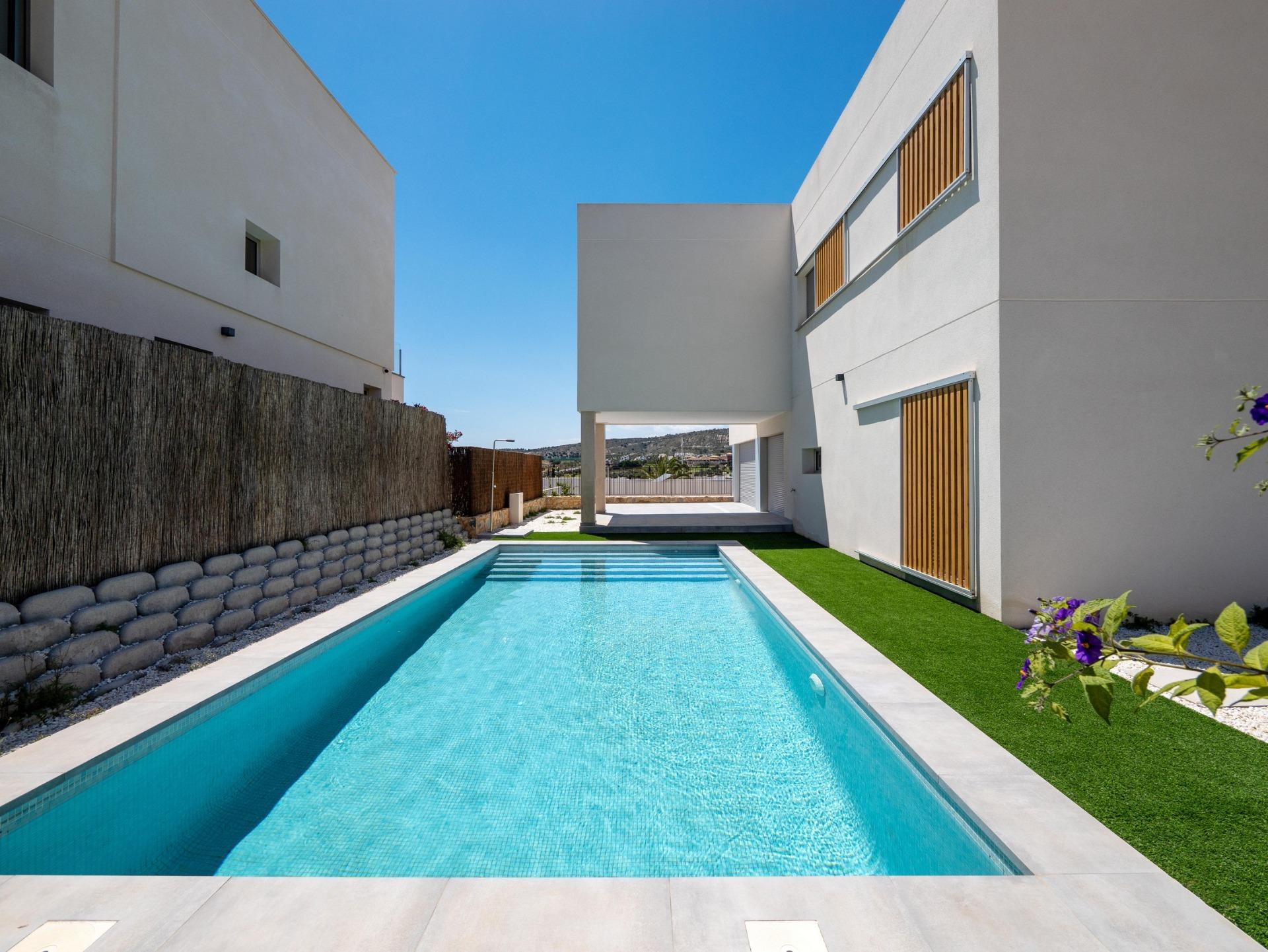 MODERN DESIGN VILLA WITH GOLF VIEWS — 2