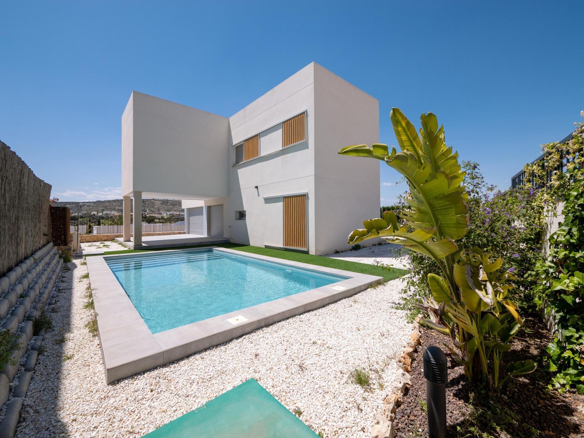 MODERN DESIGN VILLA WITH GOLF VIEWS — 3