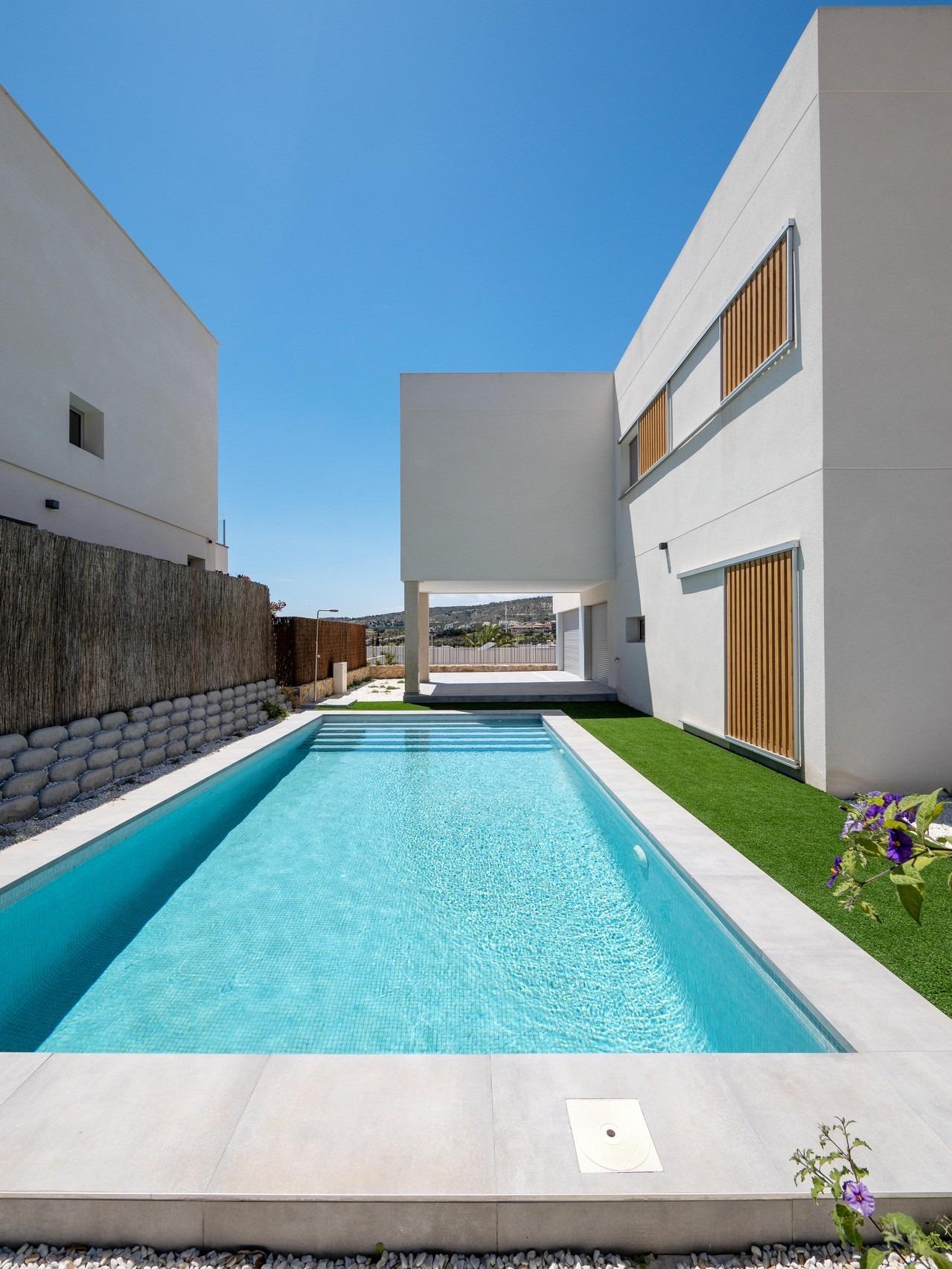 MODERN DESIGN VILLA WITH GOLF VIEWS — 5