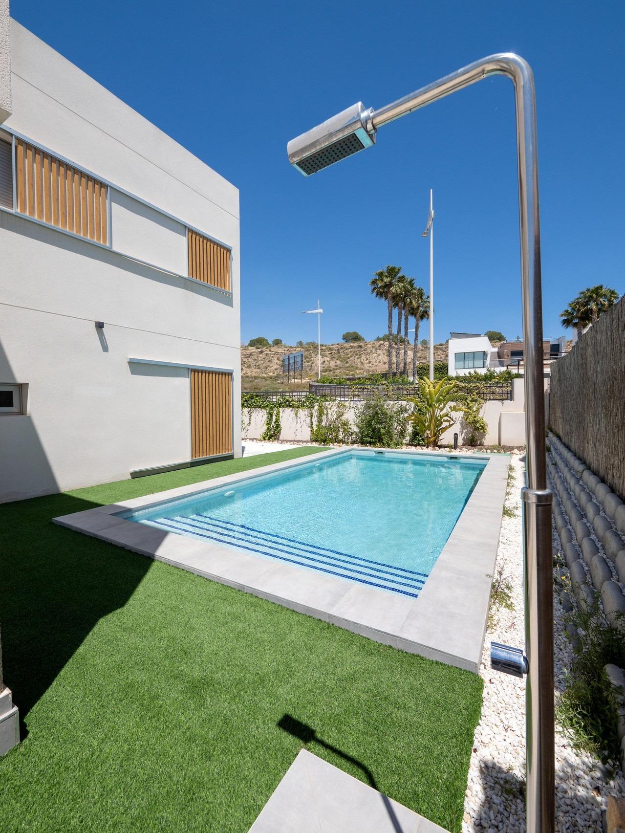 MODERN DESIGN VILLA WITH GOLF VIEWS — 6
