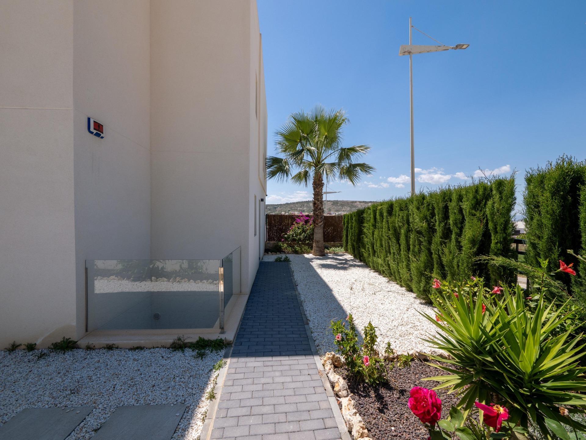 MODERN DESIGN VILLA WITH GOLF VIEWS — 7