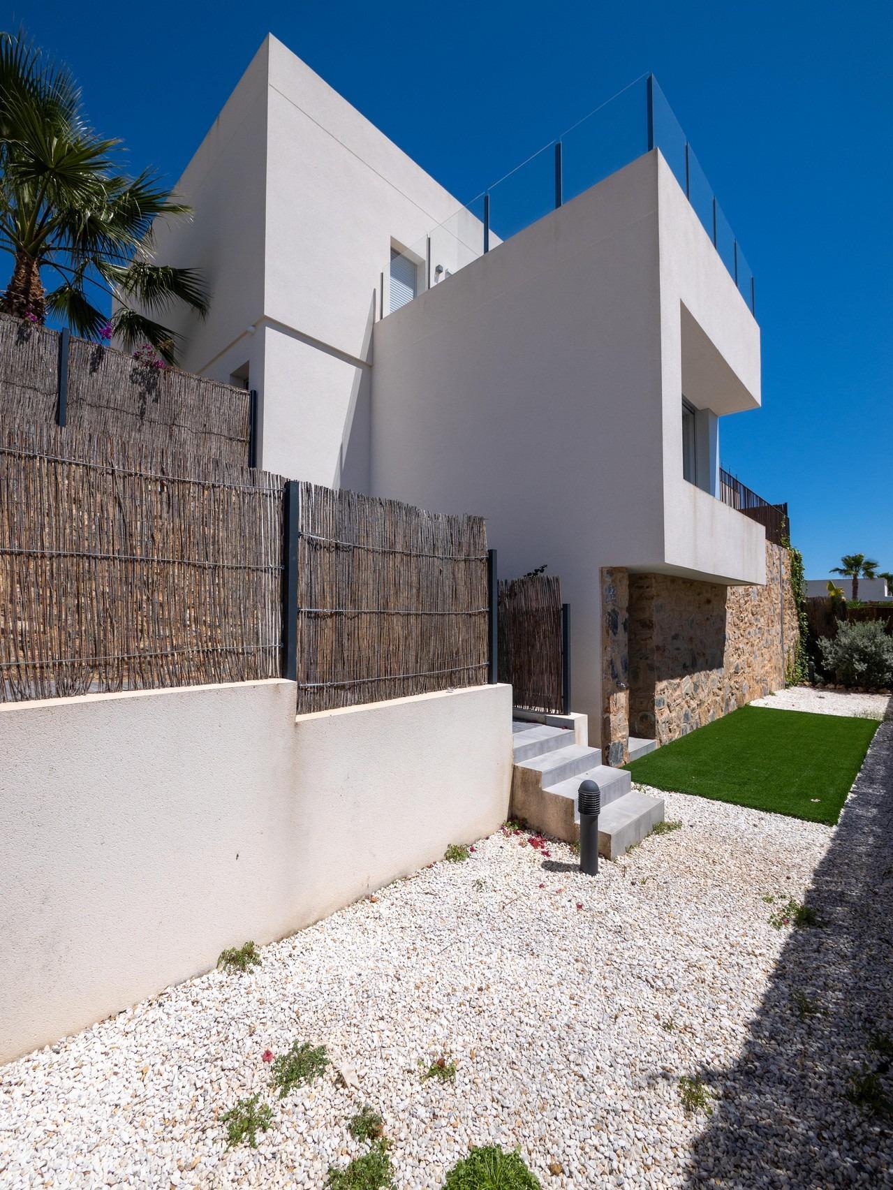 MODERN DESIGN VILLA WITH GOLF VIEWS — 8