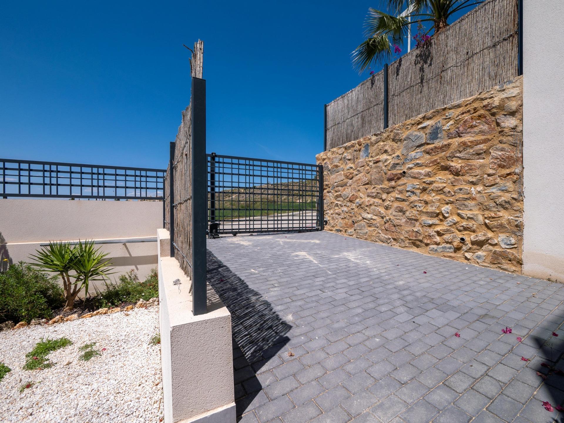 MODERN DESIGN VILLA WITH GOLF VIEWS — 9