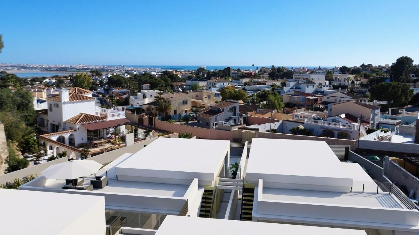 Neu gebaute einstöckige Villen mit privatem Pool in Torrevieja — 13
