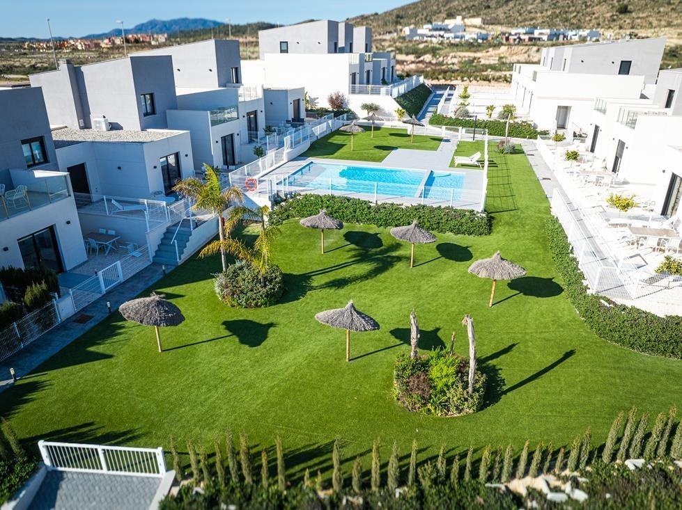 Nieuwbouwwoningen: instapklare rijhuizen en halfvrijstaande villa’s in het Altaona Golf Resort, Murcia — 6